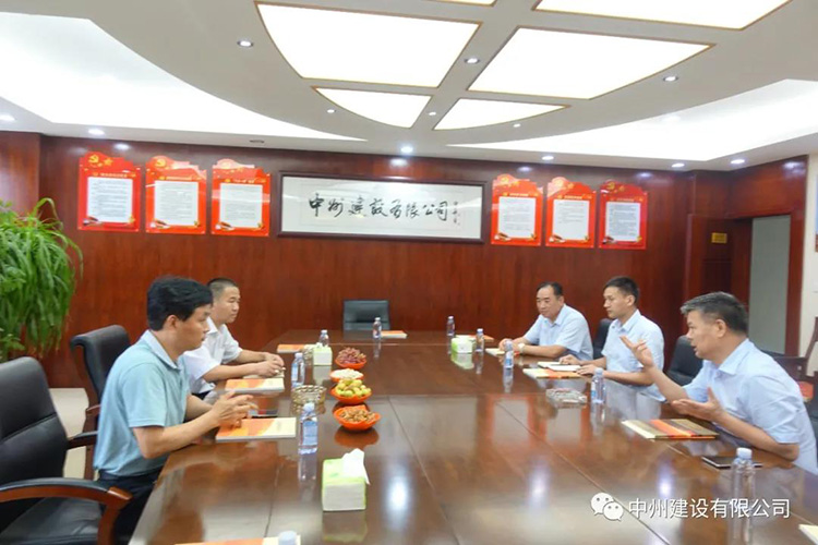 長垣市委常委、常務(wù)副市長劉文君到中州建設(shè)有限公司調(diào)研指導(dǎo)工作