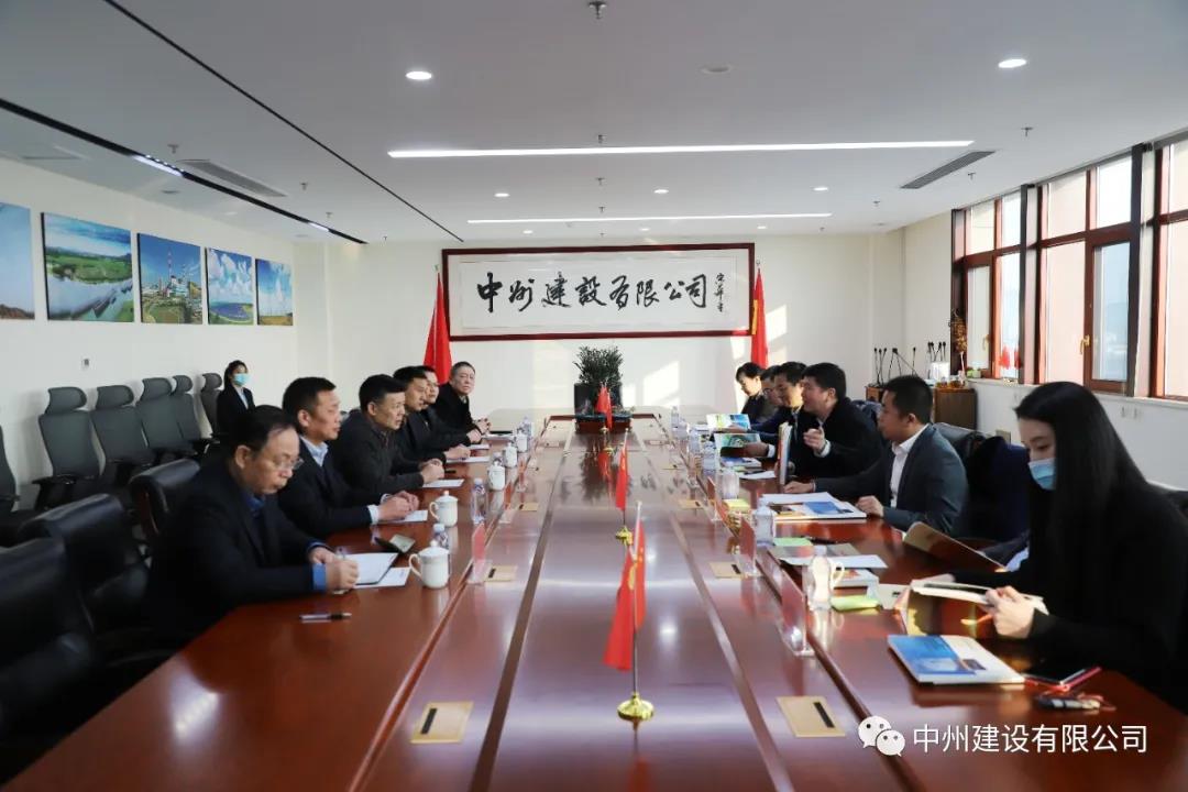 大唐河南清潔能源有限責任公司總經(jīng)理王永民、金風科技集團國內營銷中心副總經(jīng)理韓明剛一行到我司參觀考察